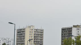 Photo prise le 5 septembre 2014 qui montre les bâtiments résidentiels dans le quartier du Val-Fourré à Mantes-la-Jolie, dans les Yvelines.