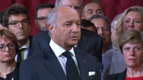 Laurent Fabius proclame Emmanuel Macron président de la République.
