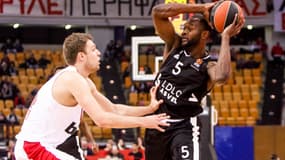 Charles Kahudi lors du match Olympiacos-ASVEL, au Pirée le 20 février 2020
