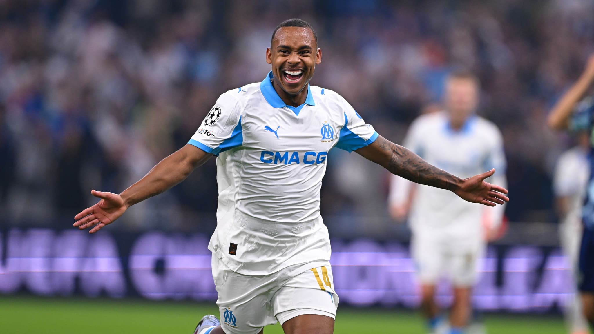 DES DÉBUTS TIMIDES AVANT UNE SOIRÉE DE RÊVE: IGOR PAIXAO MARTYRISE L’AJAX ET LANCE ENFIN SON AVENTURE À L’OM