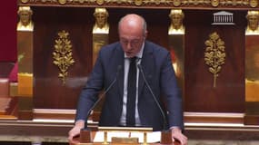 Économies budgétaires: "La ligne rouge que je pose aujourd'hui, c'est de ne pas faire payer aux Français la facture de vos sept années de laxisme" déclare Olivier Marleix (LR)