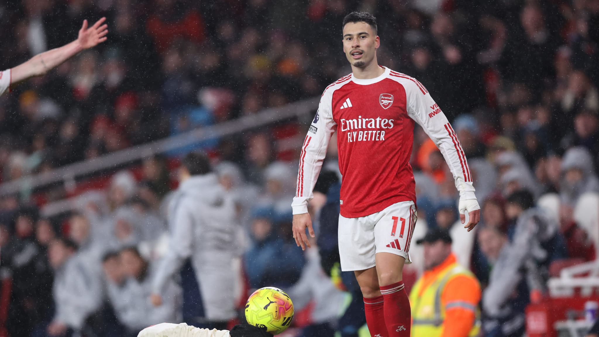 Arsenal: pluie de critiques contre Gabriel Martinelli après son vilain geste sur Conor Bradley, gravement blessé