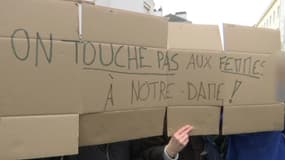Une manifestation a eu lieu devant le lycée Notre-Dame d'Espérance à Saint-Nazaire lundi après la suspension du directeur de l'établissement. 