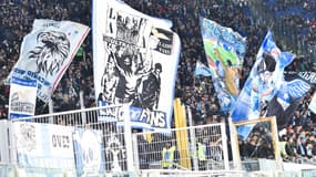 Des ultras de la Lazio, au Stadio Olimpico de Rome le 7 décembre 2019