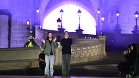 Le duo français Coperni lors de son défilé à Disneyland Paris, le 1er octobre 2024.