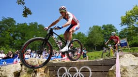 Jordan Sarrou, le 29 juillet, lors des épreuves olympiques de VTT à Élancourt. 