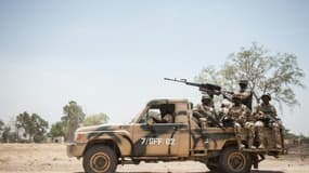 Des soldats nigérians en patrouille le 25 mars 2016à Chibok dans le nord est du pays