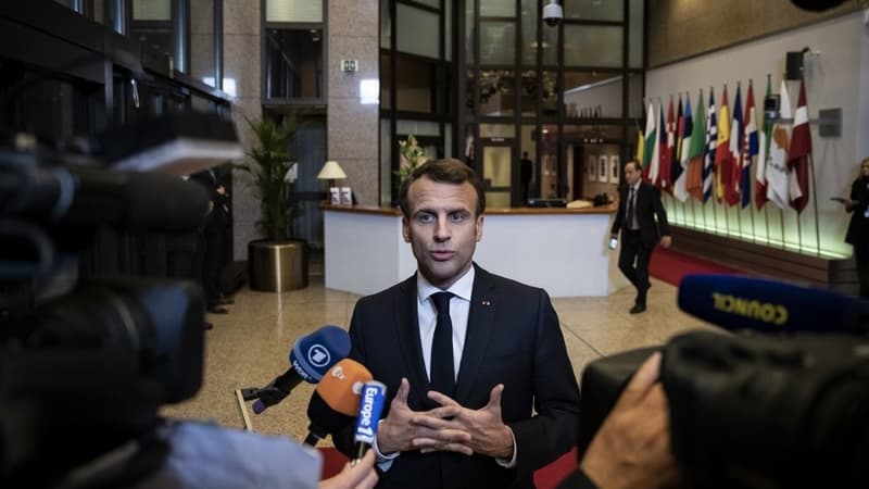 Emmanuel Macron à la sortie de la réunion extraordinaire du Conseil européen mercredi soir.