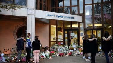 Hommage au professeur d'un collège des Yvelines décapité en pleine rue, le 17 octobre 2020 à Conflans-Sainte-Honorine (Yvelines)