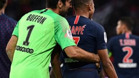 Gianluigi Buffon et Kylian Mbappé (PSG)