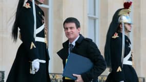 Manuel Valls à son arrivée le 15 février 2016 à l'Elysée à Paris
