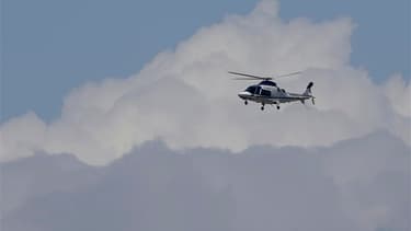 L'hélicoptère transportant le pape émérite Benoît XVI avant son atterrissage au Vatican, jeudi. Benoît XVI, qui a renoncé le 28 février au trône de saint Pierre, a réintégré jeudi le Vatican pour vivre reclus dans un couvent proche du palais pontifical de