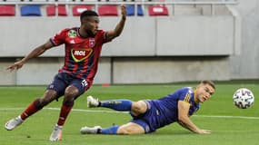 Loïc Nego, le défenseur du MOL Fehervar FC  