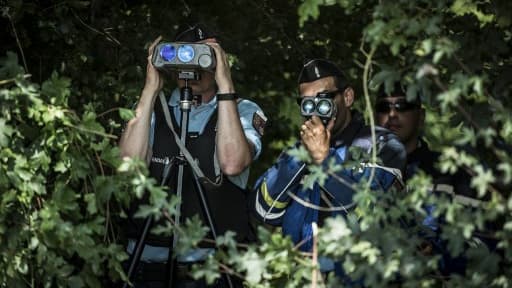 Des gendarmes en plein contrôle routier - Image d'illustration