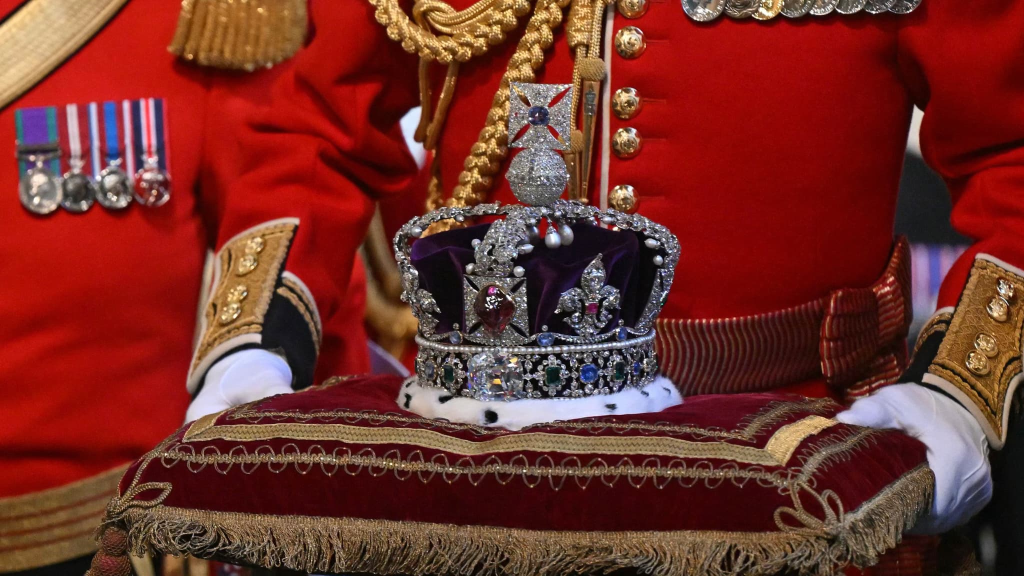 La couronne impériale, préparée en vue du "discours du roi" le 17 juillet 2024. La couronne impériale, préparée en vue du "discours du roi" le 17 juillet 2024.