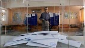 Les conservateurs de Nouvelle Démocratie sont donnés gagnants des législatives en Grèce par un sondage sortie des urnes commun à cinq instituts, avec 28,6% à 30% des suffrages, devant la Coalition de gauche radicale Syriza, créditée de 27,5 à 28,4%. /Phot