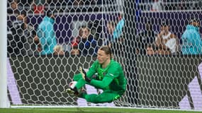 Matvey Safonov arrête un tir au but lors de la finale de la Coupe intercontinentale remportée par le PSG contre Flamengo (1-1, 2 t.a.b. 1), le 17 décembre 2025