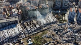 Des bâtiments endommagés par les séismes à Hatay (Turquie), le 8 février 2023.