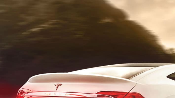 Récemment, Elon Musk a annoncé l'arrivée dans la prochaine décennie d'un pick-up, d'un SUV compact, d'un camion et d'un bus pour compléter sa gamme.