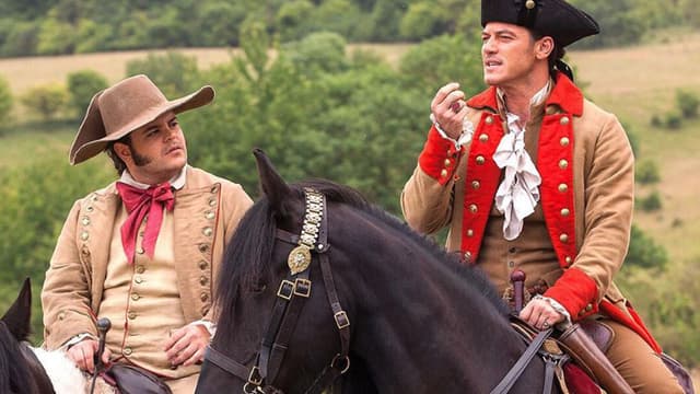 Les acteurs Josh Gad et Luke Evans dans la nouvelle adaptation de "La Belle et la Bête".