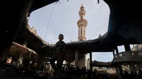 Les décombres d'une mosquée à Rafah, dans le sud de la bande de Gaza, le 12 février 2024, dans le cadre des combats entre Israël et le groupe militant palestinien Hamas.