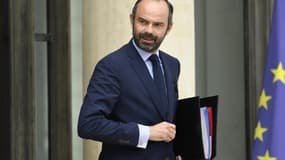 Le Premier ministre Edouard Philippe quitte le palais de l'Elysée le 09 août 2017