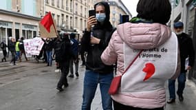 Une observatrice de la Ligue des droits de l'homme à Nancy le 6 avril 2023.