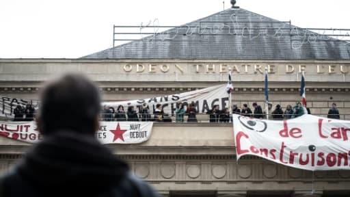 Des intermittents du spectacle au Théâtre de l'Odéon à Paris, le 25 avril 2016