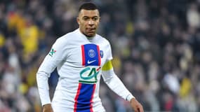 Kylian Mbappé capitaine du PSG contre le Pays de Cassel en Coupe de France