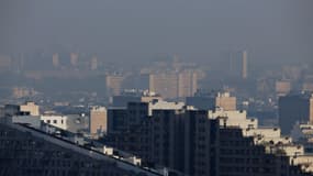 Photo prise depuis le parc de St-Cloud, le 12 décembre 2013, lors d'un pic de pollution.