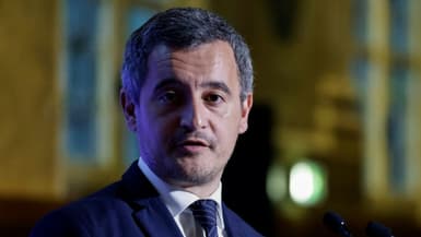 Le ministre de l'Intérieur Gérald Darmanin adresse ses vœux de nouvel an aux gendarmes français à l'hôtel des Invalides à Paris, le 16 janvier 2023
