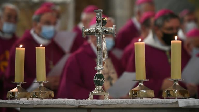 Les évêques se réunissent à Lourdes pour voter de nouvelles mesures contre les violences sexuelles dans l'Eglise.