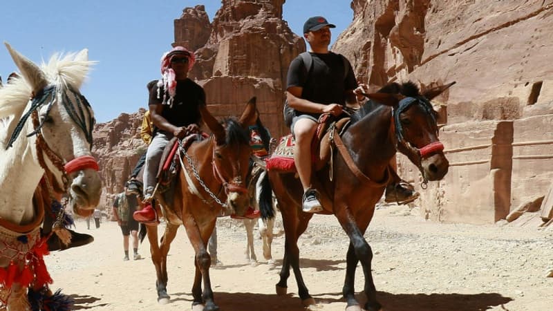 "C'est un Covid bis": les agences de voyages et les tour-operateurs français s'inquiètent de la baisse des réservations vers l'étranger et même d'"un arrêt total vers l'Asie" depuis le début de la guerre