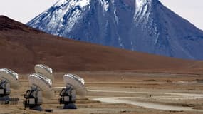 Quelques uns des radiotéléscopes de l'Alma sur le plateau Chajnantor, à 1.500 km de Santiago.