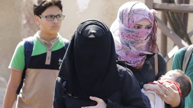 Une femme en burqa en Syrie
