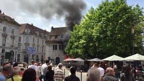 Incendie à l'Hôtel de Ville de Besançon  - Témoins BFMTV