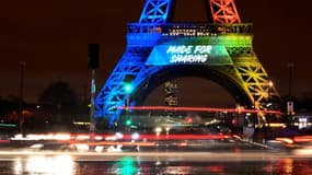 "Made for sharing", le slogan de Paris 2024 sur la Tour Eiffel
