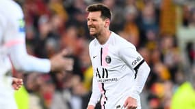 Lionel Messi grimace lors d'un match avec le PSG