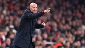 Erik ten Hag sur le banc de Manchester United lors du match contre Arsenal, le 22 janvier 2023