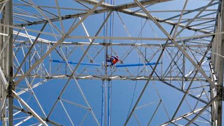 Le parlement a adopté définitivement dans la nuit de mercredi à jeudi le projet de loi relatif à la nouvelle organisation du marché français de l'électricité (Nome) qui prévoit qu'EDF cèdera jusqu'à 25% de sa production nucléaire à ses concurrents. /Photo