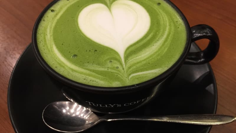 Matcha, Ube Latte, Blue Matcha... Que se cache-t-il vraiment derrière ces boissons à la mode?