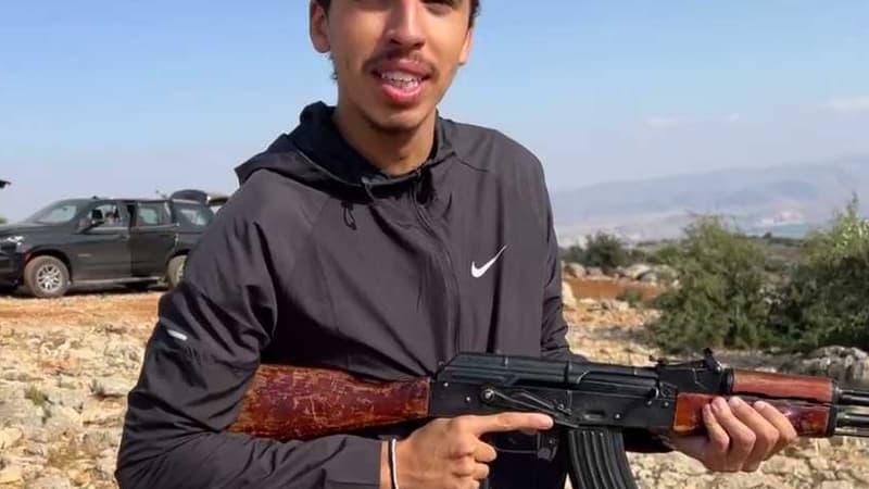 Rayanne B. "influenceur" se filmant tirant à la Kalachnikov