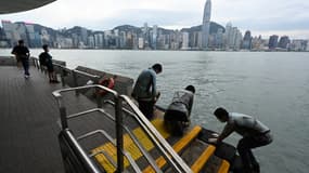 Vue de Hong Kong à l'approche du typhon. 