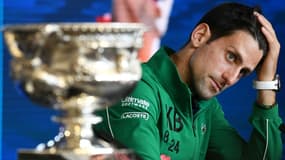 Le Serbe Novak Djokovic, lors d'une conférence de presse après avoir remporté la finale de l'Open d'Australie face a l'Autrichien Dominic Thiem, le 3 février 2020 à Melbourne