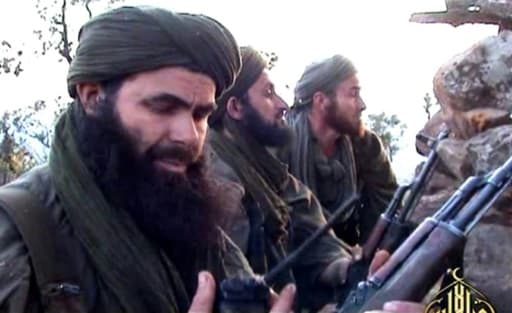 Le leader d'Al Qaïda au Maghreb islamique (AQMI), l'Algérien Abdelmalek Droukdal dans un lieu non identifié, le 23 mai 2012 Le leader d'Al Qaïda au Maghreb islamique (AQMI), l'Algérien Abdelmalek Droukdal dans un lieu non identifié, le 23 mai 2012