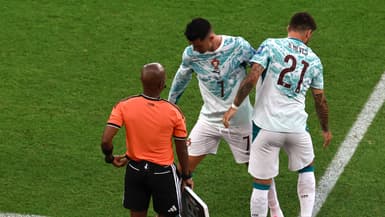 Cristiano Ronaldo est remplacé par Ruben Neves lors du match Portugal-Croatie (2-1, Coupe du monde), le 2 juillet 2026