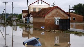 Une centaine de personnes sont mortes dans des inondations et des glissements de terrain provoqués par des pluies torrentielles dans la région de Krasnodar, dans le sud de la Russie, près de la mer Noire. /Phoot prise le 7 juillet 2012/REUTERS/Vladimir An