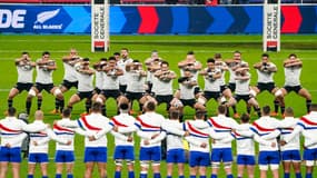 Les Néo-Zélandais jouent en blanc face au XV de France en 2021.