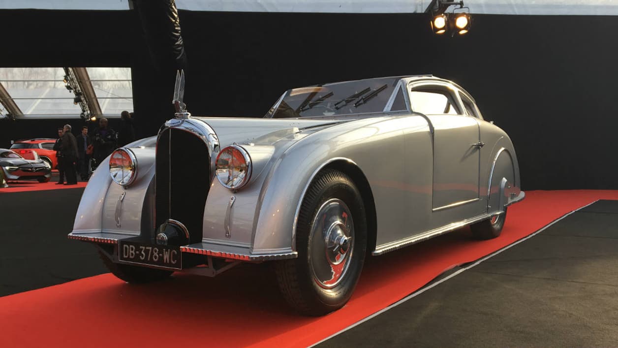 Sortie au milieu des années 30, la Voisin C28 Aerosport incarne ce mélange de silhouette, d'émotions et d'intemporalité.