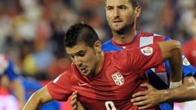 Mitrovic à la lutte avec Simunic